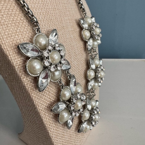 Pearl Crystal Floral Statement Necklace Silver Tone - Picture 6 of 10